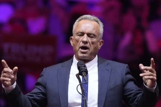 Ο RFK μισεί όσους έχουν εργαστεί στο Δημόσιο και μεταπηδούν σε ακριβοπληρωμένες θέσεις στις φαρμακευτικές εταιρείες